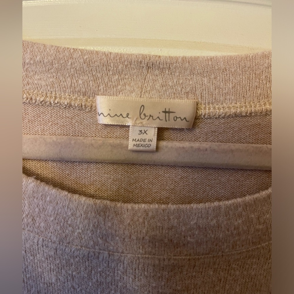 ‼️SOLD‼️ Nine Britton Plus Size Long Sleeved Top - Picture 4 of 4